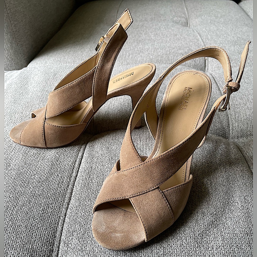 MICHAEL KORS Tan/Beige Slingback sandals 4” heel, size 8M